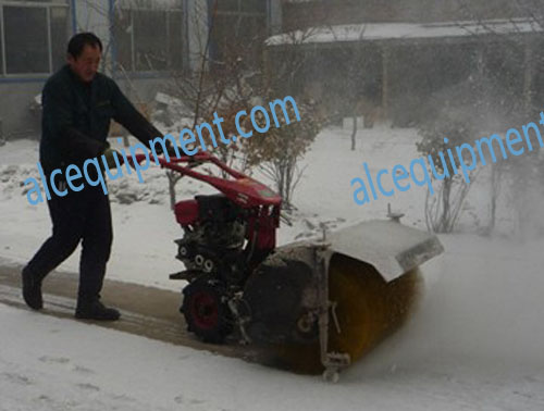 Snow sweeper