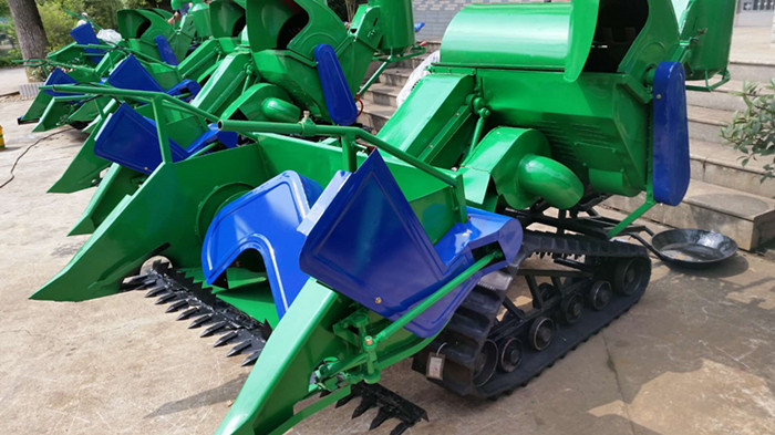 Crawler type combine harvester 4lz-0.8